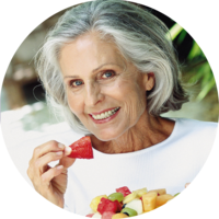 Strahlende Dame mit festen neuen Z&auml;hnen!