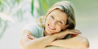 Entspannt l&auml;cheln nach einer erfolgreichen Wurzelkanalbehandlung