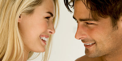 Zwei Menschen in Kontakt